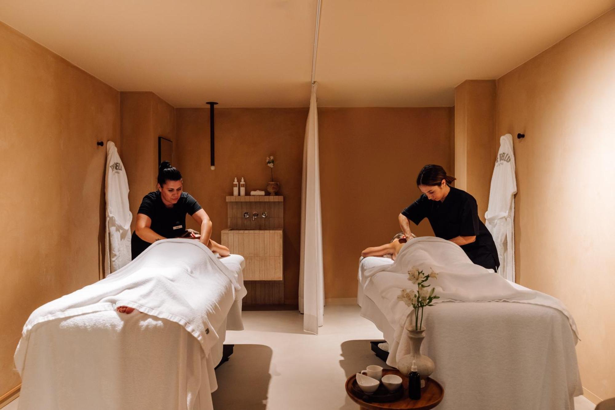 The Rebello Hotel & Spa - Small Luxury Hotels Of The World Vila Nova de Gaia Ngoại thất bức ảnh Massage therapists at work