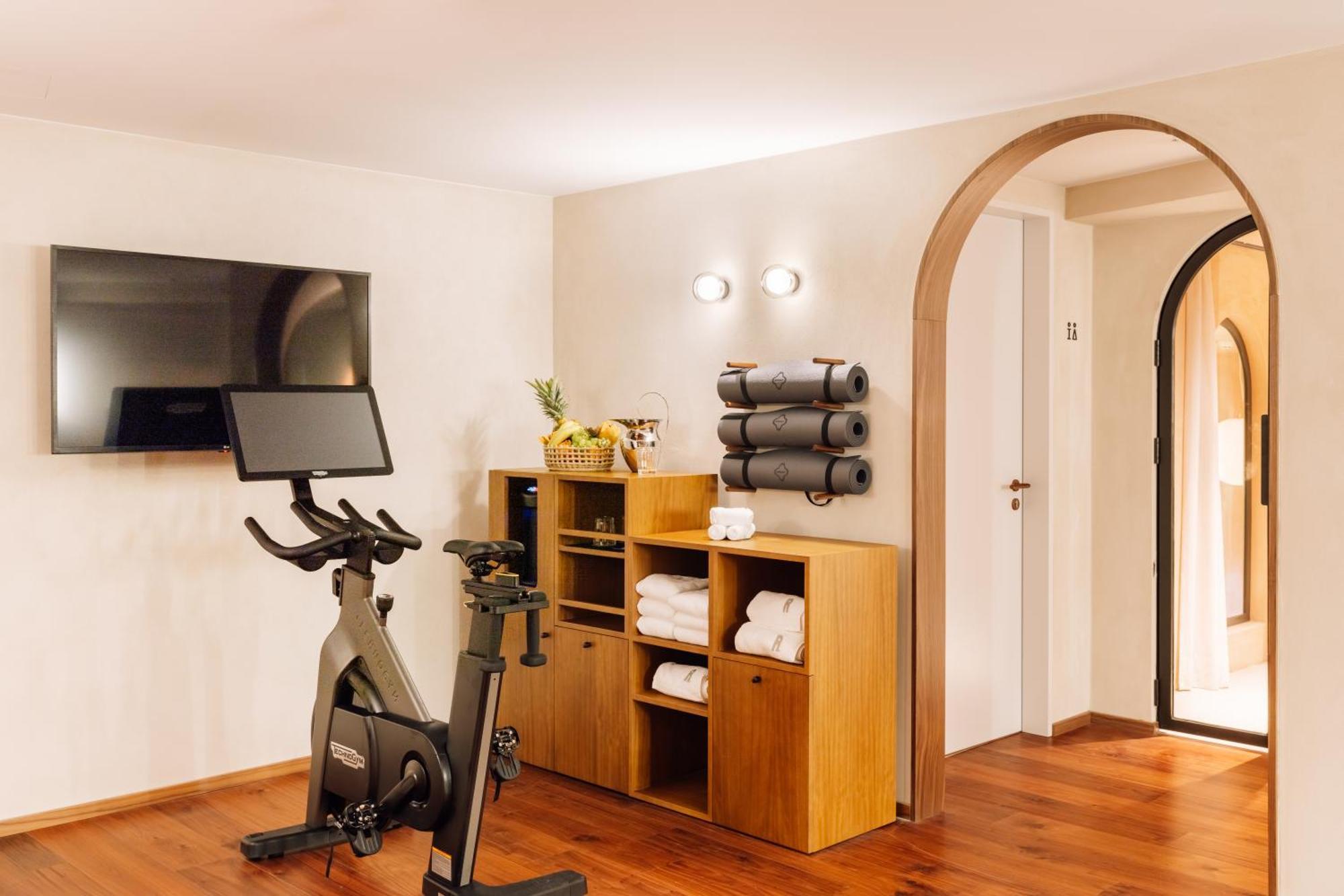 The Rebello Hotel & Spa - Small Luxury Hotels Of The World Vila Nova de Gaia Ngoại thất bức ảnh The gym at the Hotel