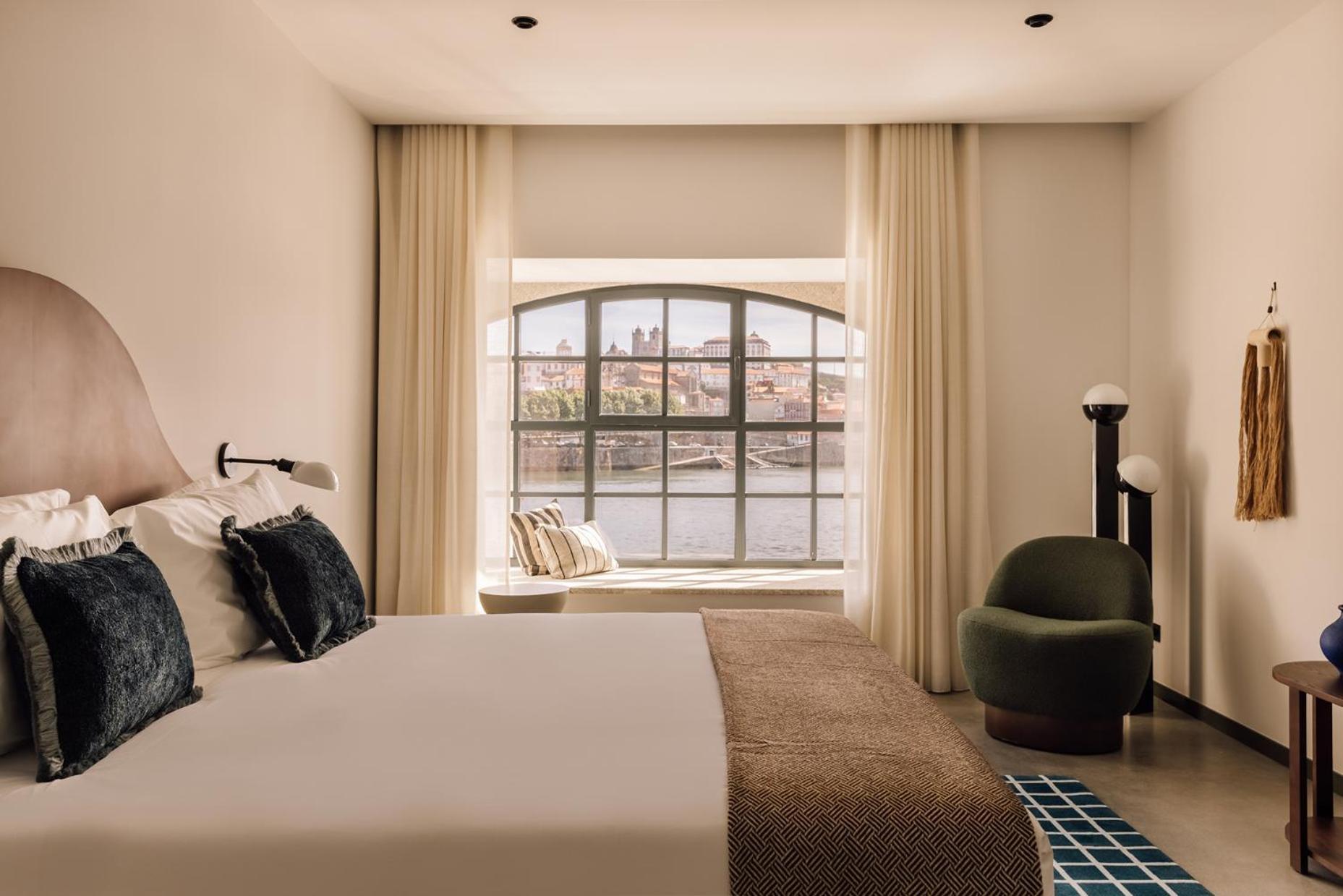 The Rebello Hotel & Spa - Small Luxury Hotels Of The World Vila Nova de Gaia Ngoại thất bức ảnh A guest room